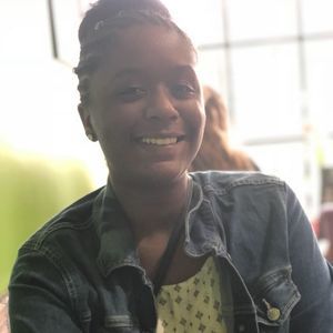 Meet your Posher, Alexis